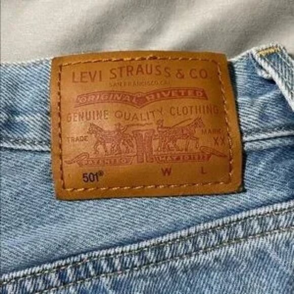 Levi's Premium 501 Button Fly Light Wash Distressed Fringe Shorts Size 31 - Picture 4 of 6